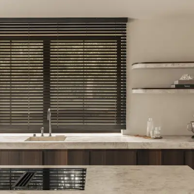 Keuken met spoelbak onder een groot raam met jaloezie, wandplanken en keukenmachine, Gezinsvilla in Heusden-Zolder, interieur Laura Calleeuw