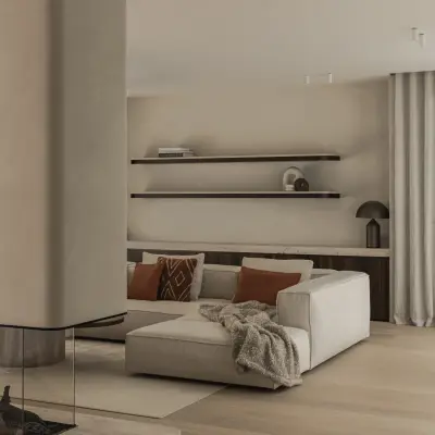 Zithoek met sofa en kussens voor de open haard en wandplanken, Gezinsvilla in Heusden-Zolder, interieur Laura Calleeuw